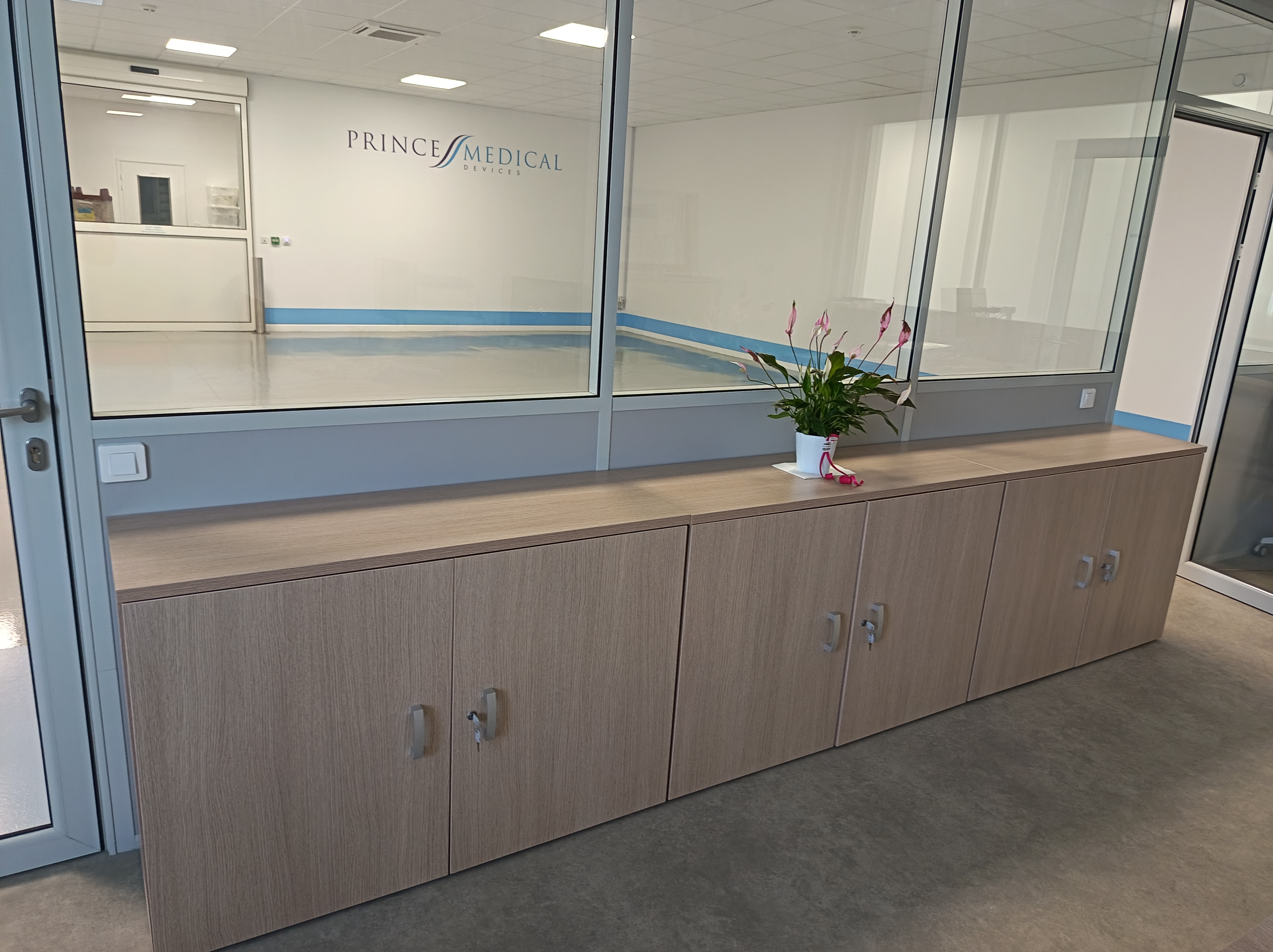 Zona ufficio con armadi