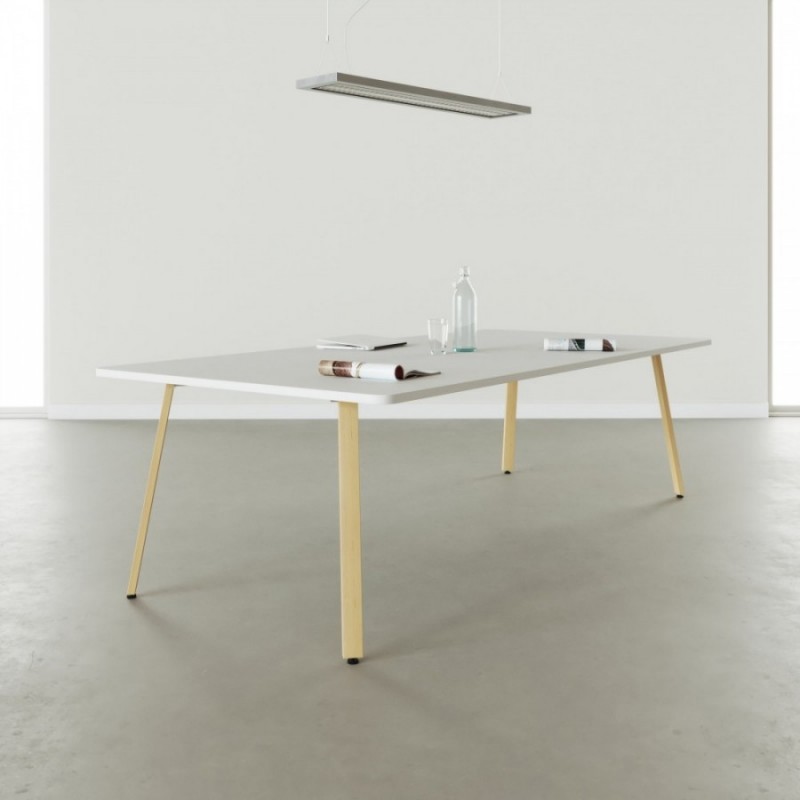 Mesa de reuniones de madera